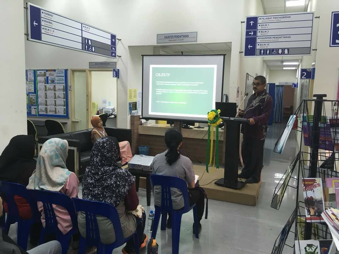 Komponen teori disampaikan oleh Pengarah Pusat Kesihatan UTeM, Dr. Mohamad Fuzi Saidin.