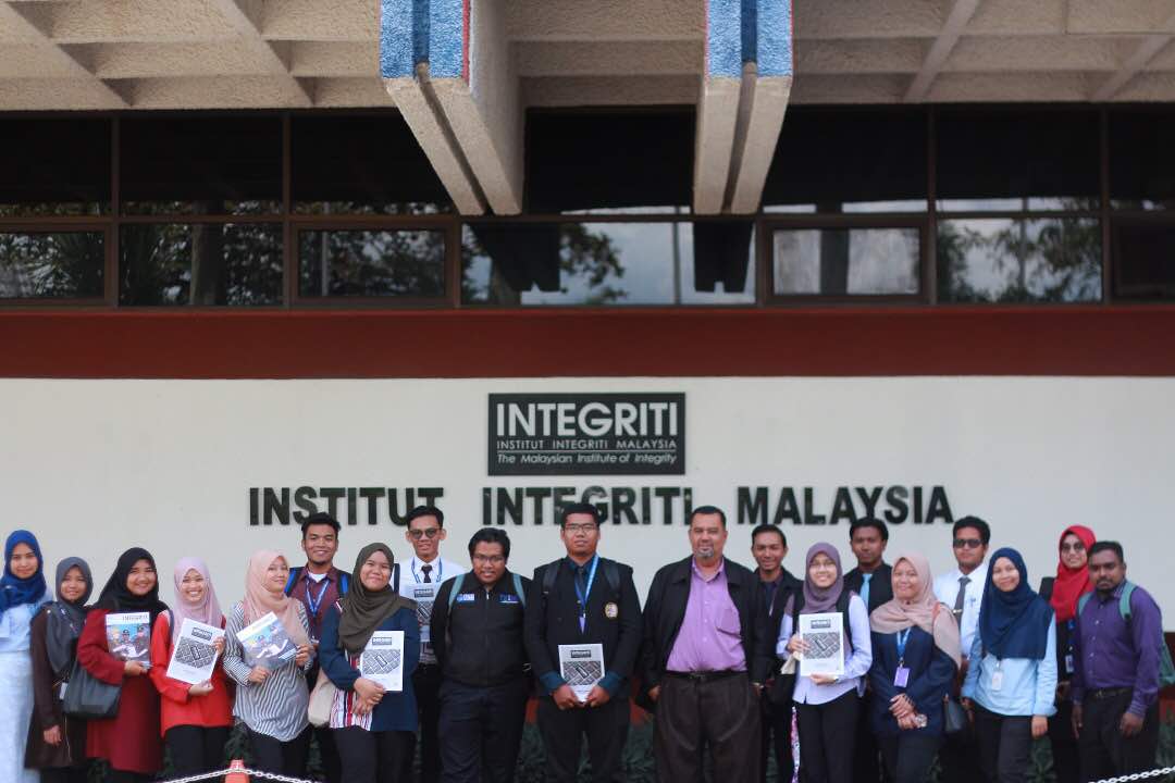 Kelab  Sekretariat Rakan Integriti Mahasiswa (SRIM) Universiti Teknikal Malaysia Melaka (UTeM) telah membuat lawatan rasmi ke Institut Integriti Malaysia (INTEGRITI) baru-baru ini.