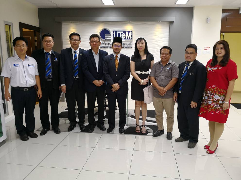 Gambar berkumpulan delegasi XinYi Malaysia bersama delegasi UTeM.